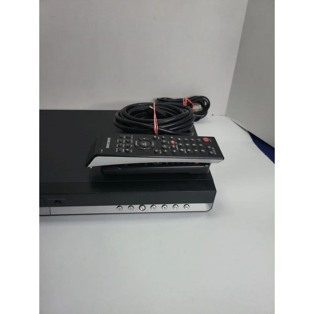 Samsung DVD-R135 DVD Recorder Player HDMI 1080i Upscale - With Remote - Working